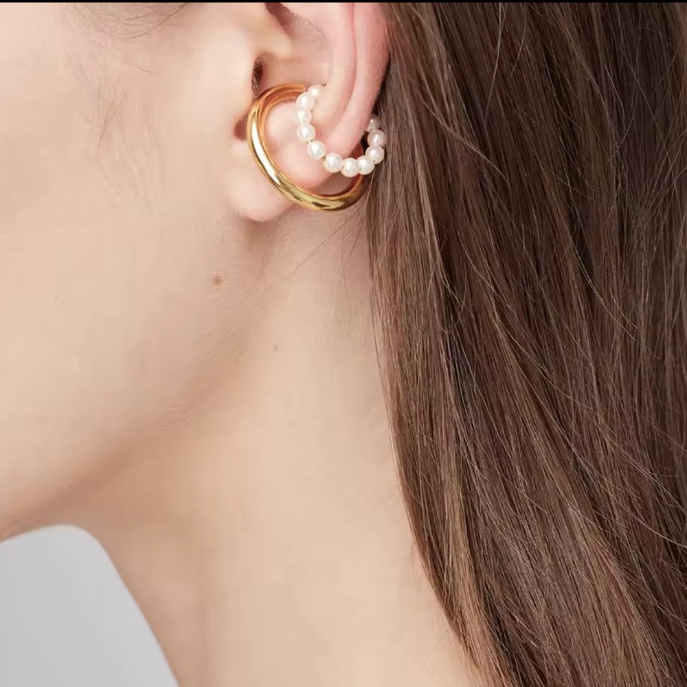 Elegant Gold Tone and Pearl Ear Cuff